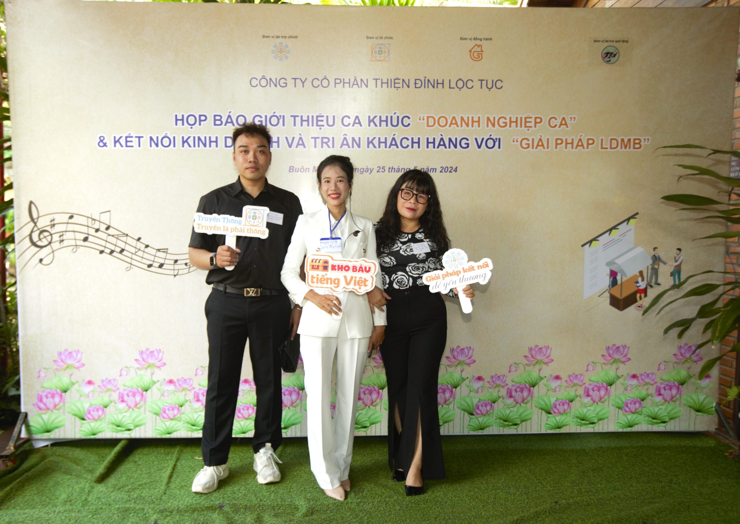 Tin vắn: Họp báo giới thiệu bài hát Doanh nghiệp ca & “Kết Nối Kinh Doanh” và Tri ân khách hàng với giải pháp LDMB