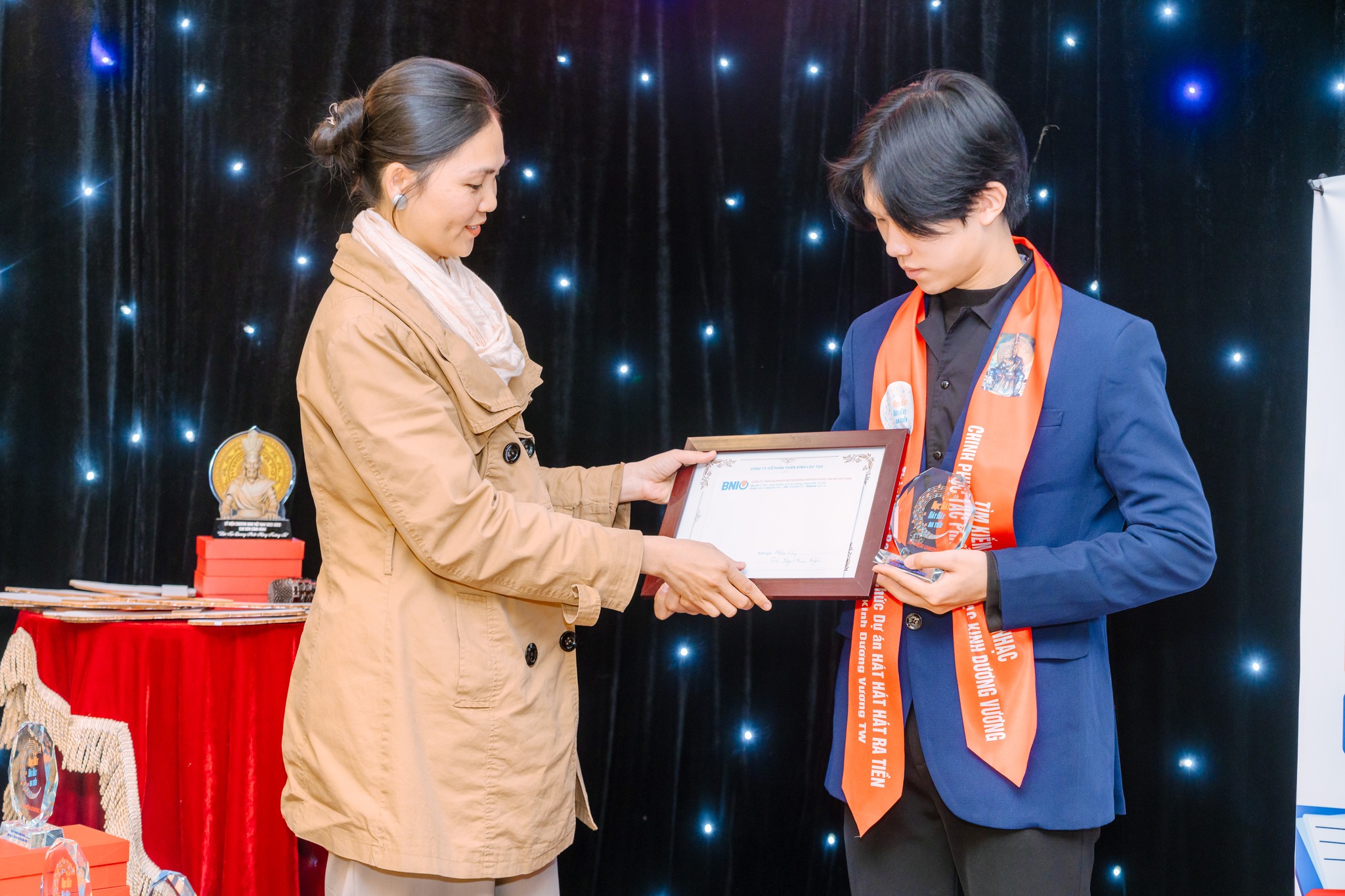 DỰ ÁN HÁT HÁT HÁT RA TIỀN TỔ CHỨC THÀNH CÔNG CHƯƠNG TRÌNH HIỆU TRIỆU THÀNH VIÊN BAN TỔ CHỨC SỐ 01 - Ảnh Nổi Bật